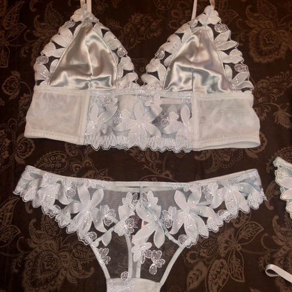 Victoria's Secret Light Blue Lace Lingerie Set - Picture 9 of 13